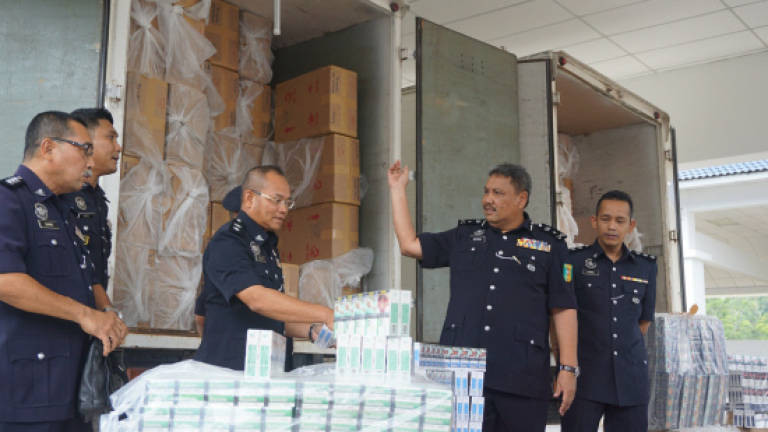 Police cripple syndicate smuggling RM1.5m contraband cigarettes
