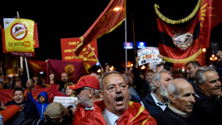 Greeks ponder mixed Macedonia referendum message