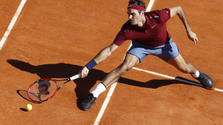 Federer dominant, Murray struggles at Monte Carlo