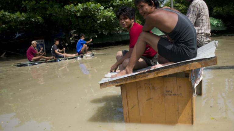 Myanmar admits 'weak' flood response as disaster spreads