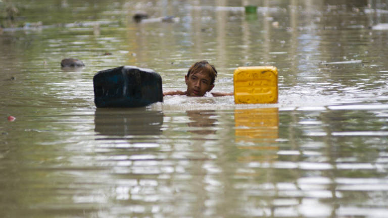 Myanmar admits 'weak' flood response as disaster spreads