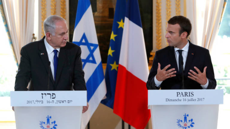 Macron chides Netanyahu on settlements, urges new Mideast talks