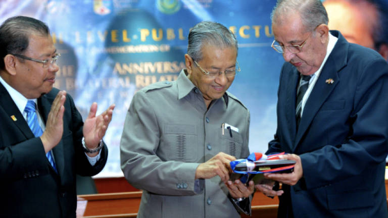 Non-Malays can become Prime Minister as it is not against constitution, says Dr M