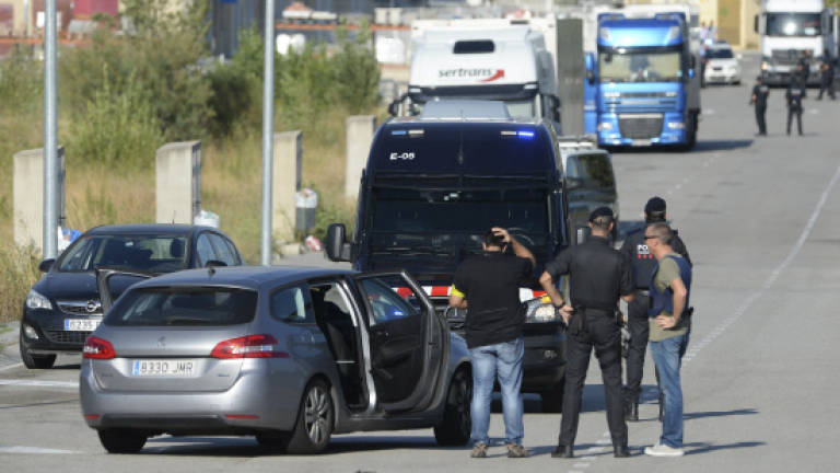 Spanish police shoot dead Barcelona attack fugitive (Updated)