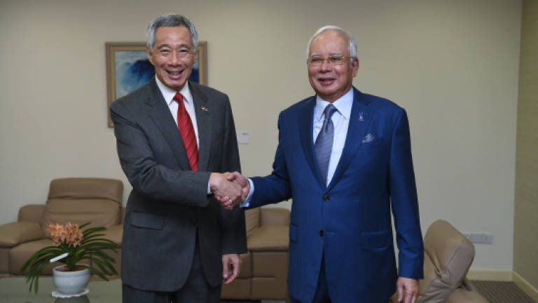 PM Najib starts retreat with meeting PM Lee at Istana