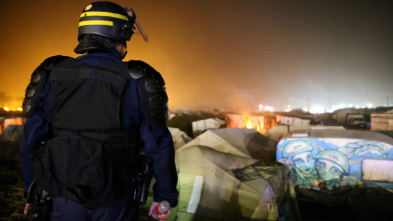 France starts tearing down 'Jungle' migrant camp