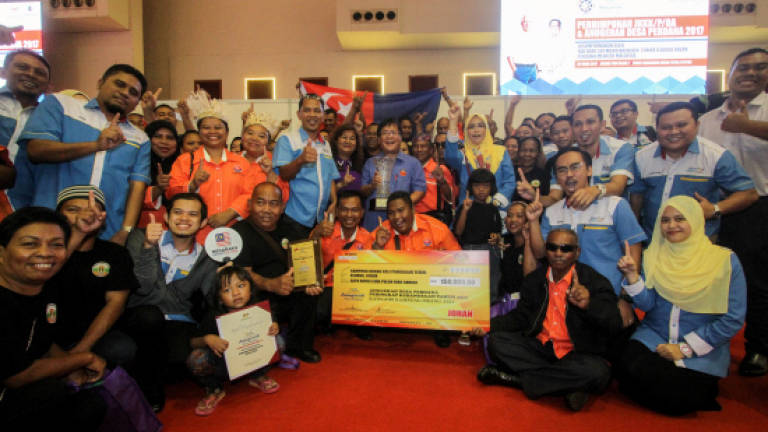Kampung Baru Kemasik, Kampung Pengkalan Tereh, Rumah Bengau wins awards