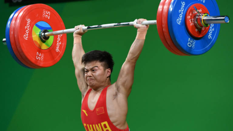 Chinese lifter smashes 16-year-old world record