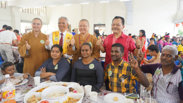 Buddhist learning centre lunch event draws hundreds