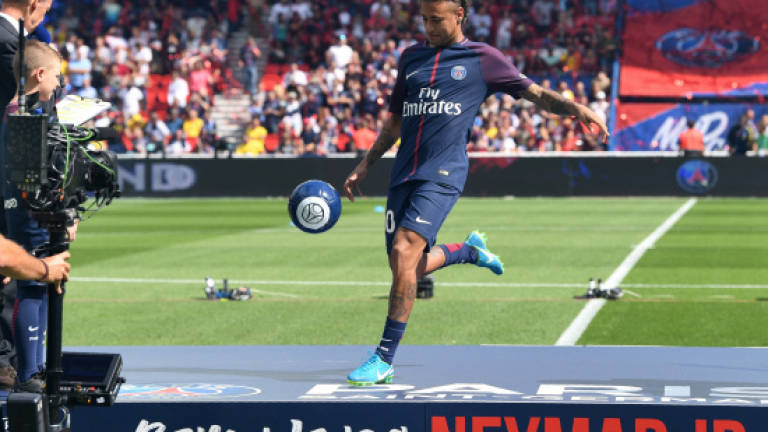 Neymar pledges 'lots of trophies' to PSG fans