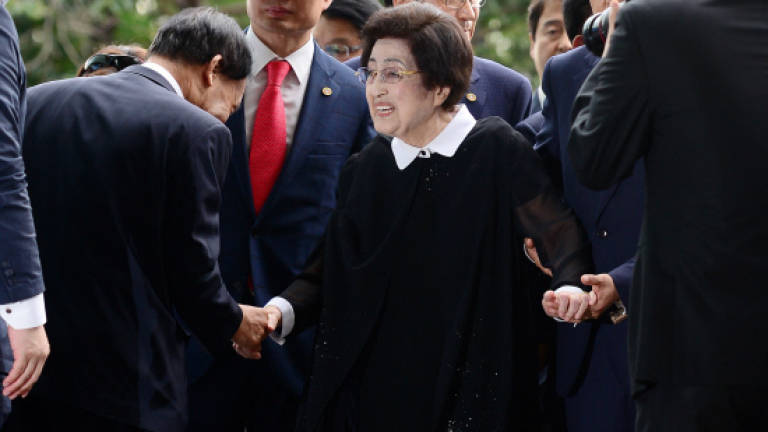 Former S. Korea first lady begins rare trip to North