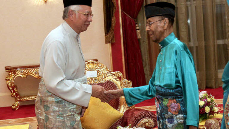 Agong breaks fast with Cabinet and foreign representatives
