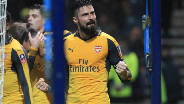 Wenger hails captain Giroud after new late show