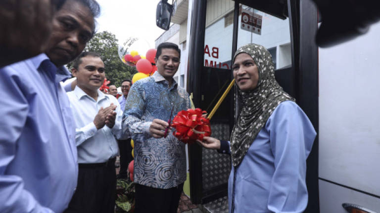 Azmin Ali laughs off federal government's criticism