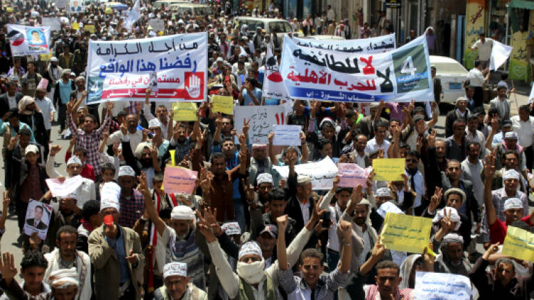 US evacuates staff as Yemen on edge of civil war