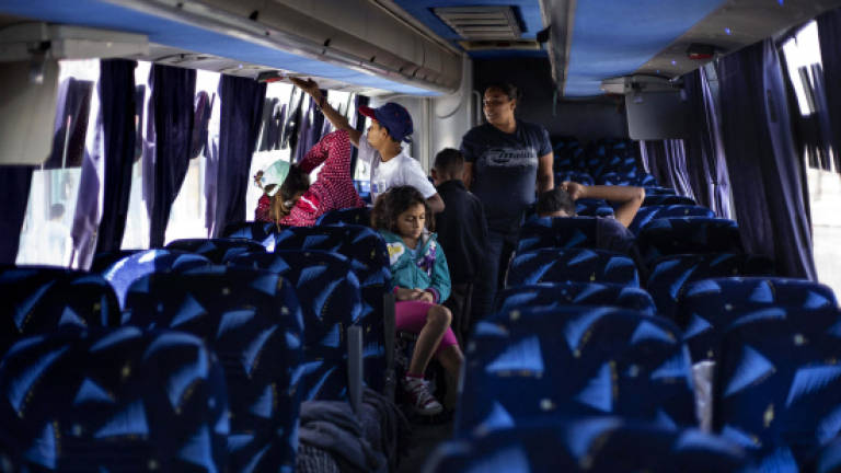 Migrant caravan arrives at US-Mexican border