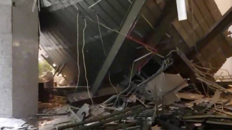 Floor at Indonesia stock exchange tower collapses, 75 injured (Video)
