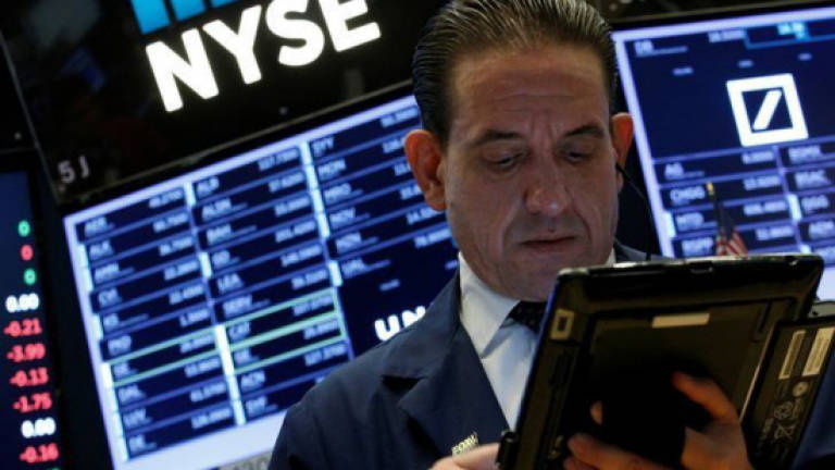 US stocks dive on rate hike worries, Dow sinks more than 650 points