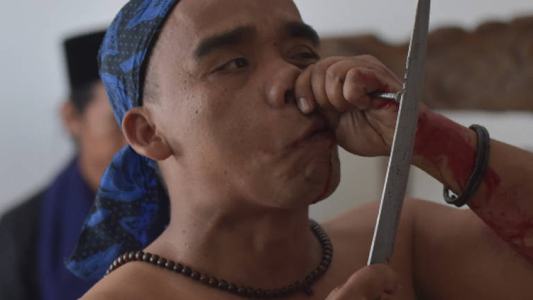Indonesia's debus fighters: Tough as nails