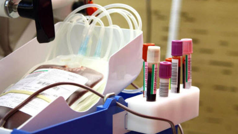 US panel fails to lift ban on gay blood donors