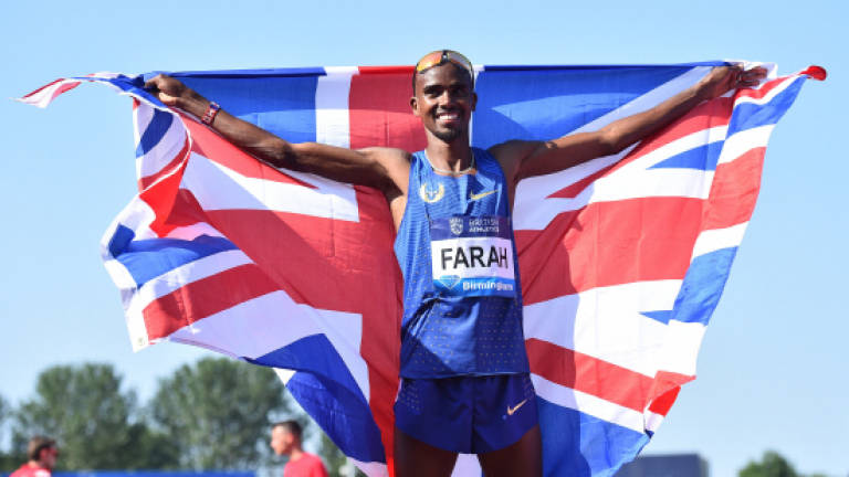 Mo Farah pays tribute to Ali in style