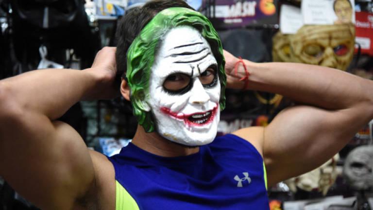 US creepy clown craze puts damper on Halloween