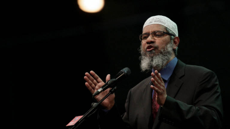 Another four non-Muslims embrace Islam at Dr Zakir's lecture