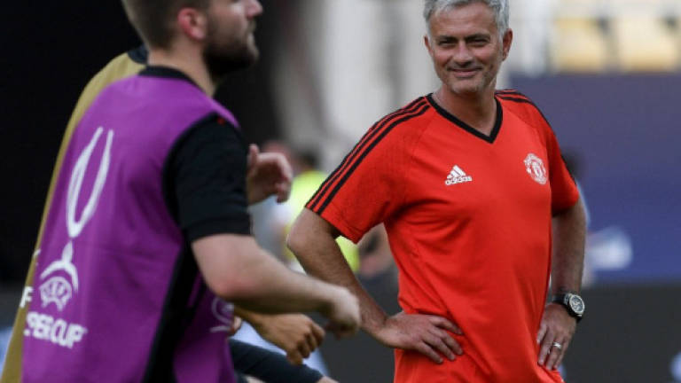 Mourinho casts United as underdogs against mighty Madrid