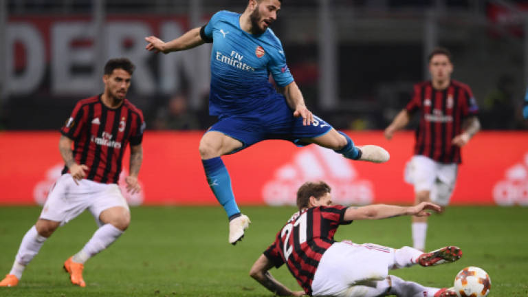 Arsenal stun Milan to ease pressure on Wenger