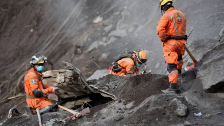 Grim search in the rubble at Guatemala's empty Ground Zero