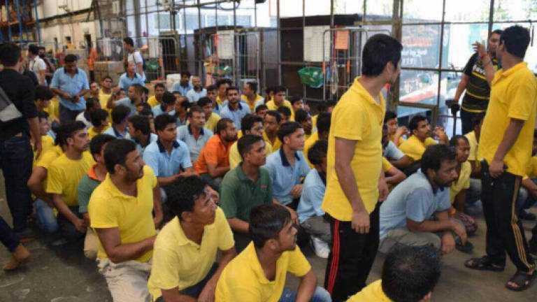 113 foreign workers detained in supermarket chain for not having valid documents