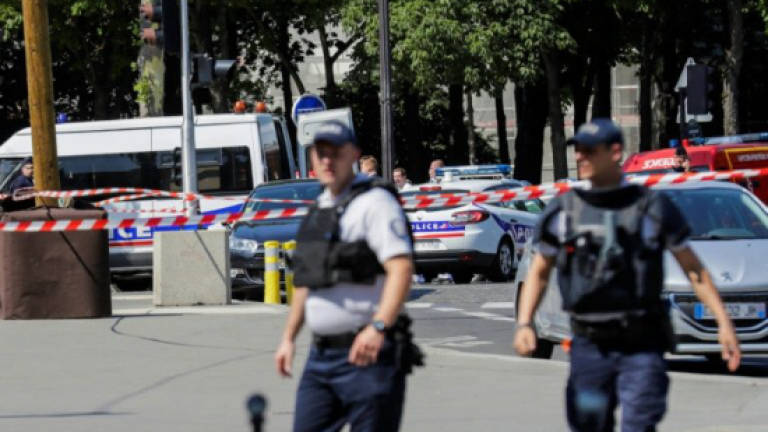 Car ploughs into police van in Paris Champs-Elysees 'attack' (Updated)