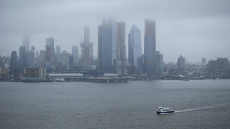 Hundreds of flights in NY region canceled before storm