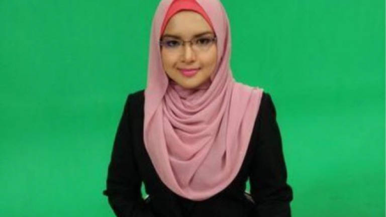 (Video) Siti Nurhaliza working as news anchor?