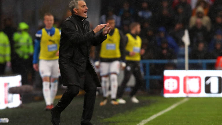 Mourinho fumes as loss lets Man City pull away