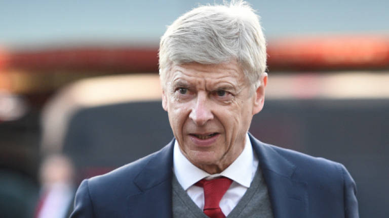 Wenger eyes new recruits as troubled Arsenal face Chelsea test