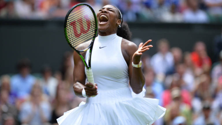 Serena, Murray cruise at rain-lashed Wimbledon