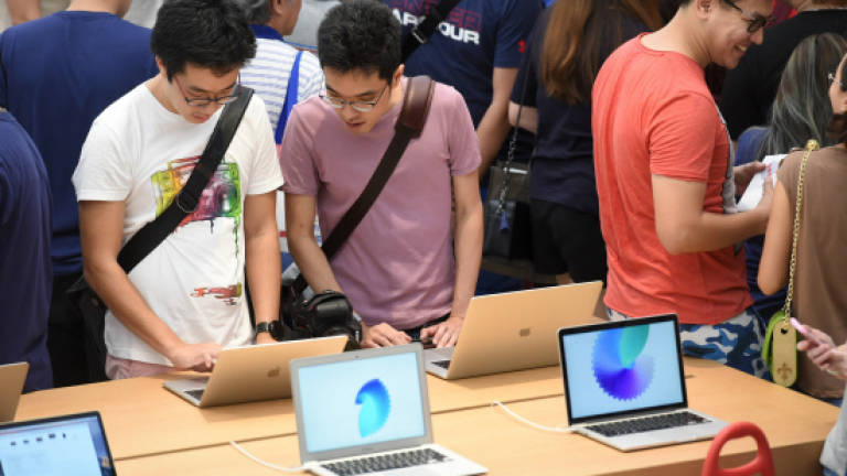 Apple opens first official store in SE Asia