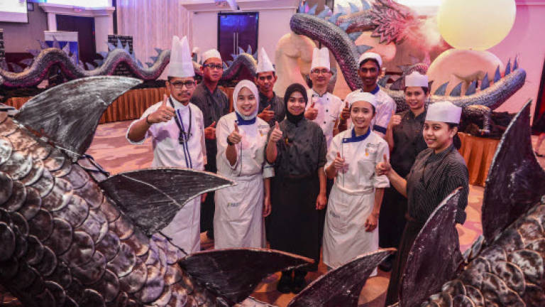A magnificient dragon cake for Berjaya's dragon founder A magnificient dragon cake for Berjaya's dragon founder