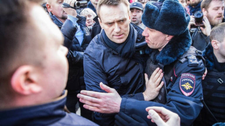 Opposition leader among hundreds arrested at Moscow protest