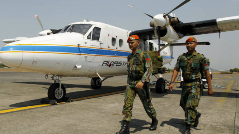 Thick cloud hampers search for missing Indonesian plane
