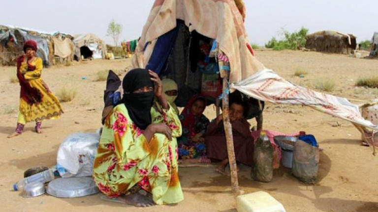 UN warns of mass famine in Yemen over Saudi blockade of aid