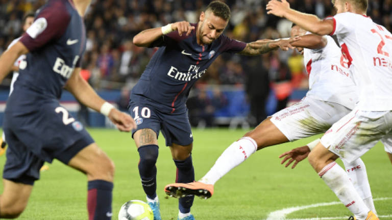 Brilliant Neymar dazzles again in PSG romp