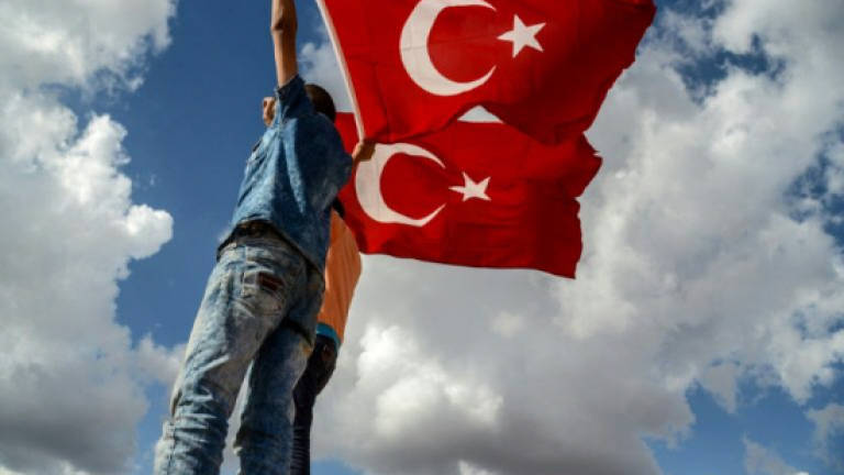Turkey arrests alleged IS members ahead of national holiday