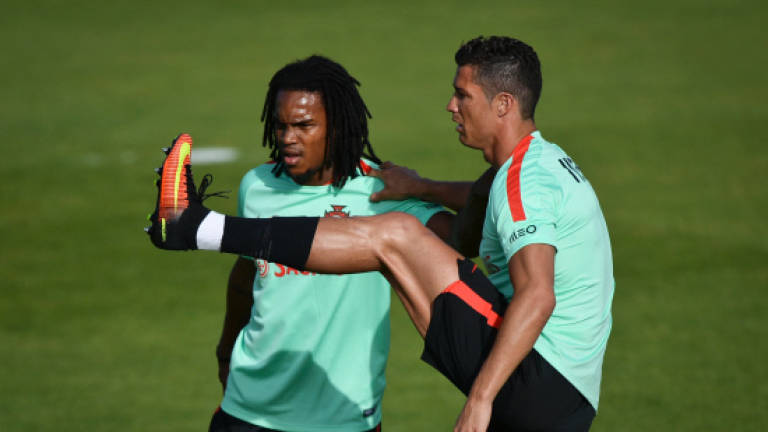Ronaldo teams up with Portugal squad