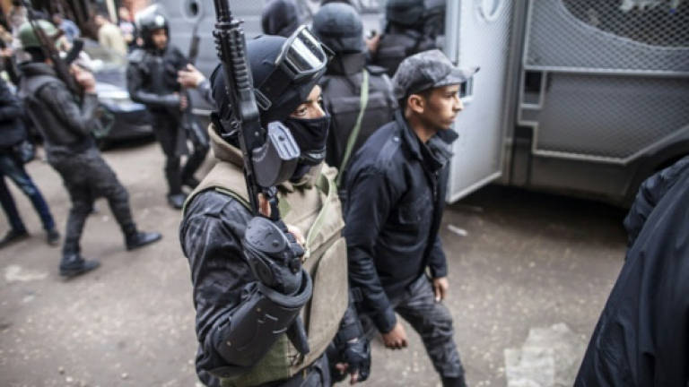 Gunmen kill 8 Egyptian policemen in southwest Egypt