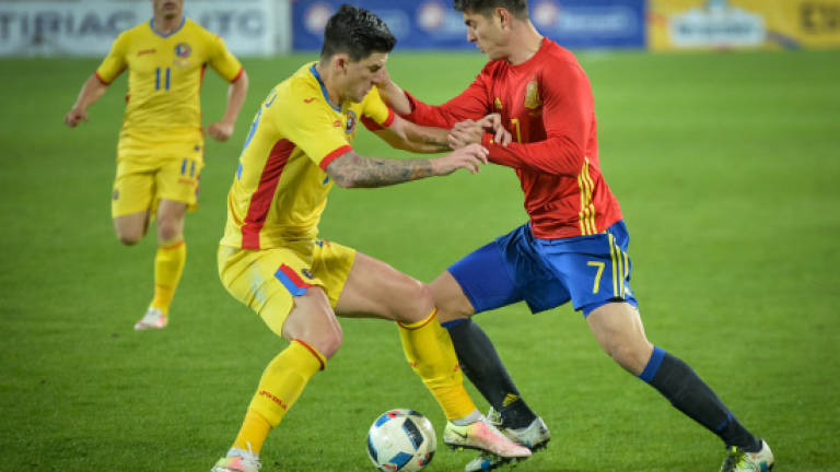 Spain held in Romania on record night for Casillas