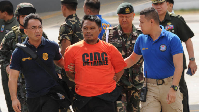 Philippines arrest rebel leader linked to massacre