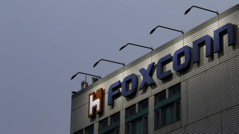 Foxconn says Apple, Amazon to join its bid for Toshiba chip business -Nikkei