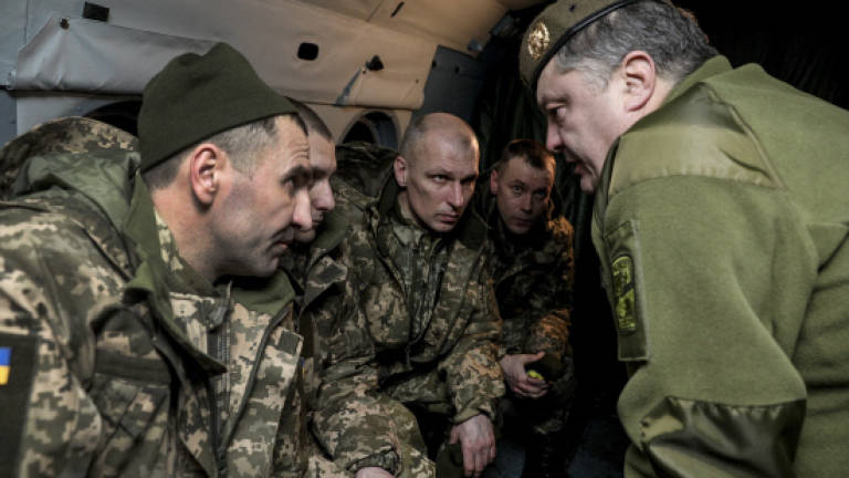 Ukraine, pro-Russia rebels in mass prisoner swap